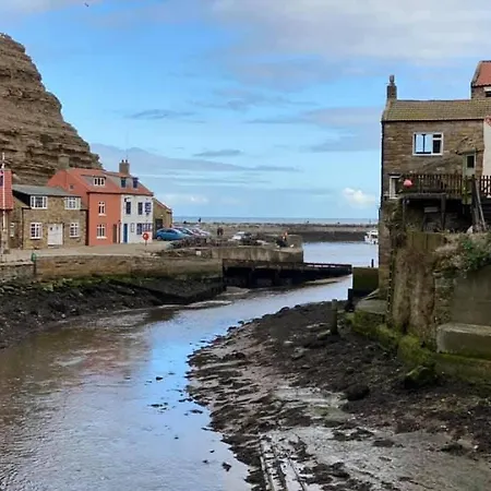 Captain Cook's Cottage, Staithes, North Yorkshire Σπίτι διακοπών *