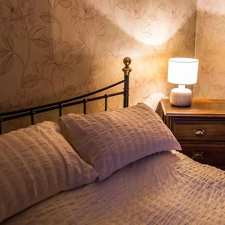 Letaway - Captain Cook's Cottage, 펜션 *