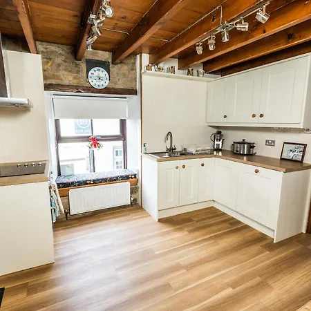 Letaway - Captain Cook's Cottage, Staithes