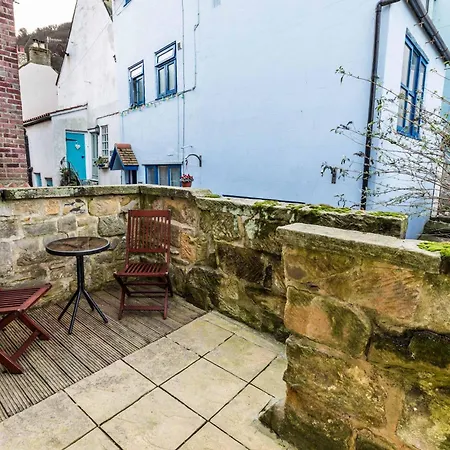 Captain Cook's Cottage, Staithes, North Yorkshire * ستيثيس